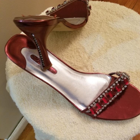 Red high heel - Picture 4 of 4